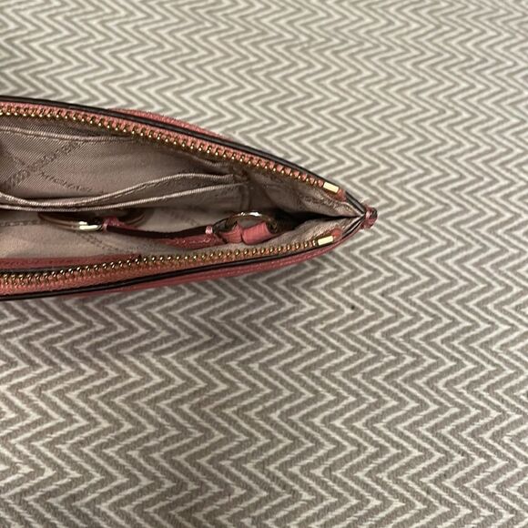 - Michael Kors Large Riley Pebbled Leather Backpack With Matching Wallet - Picture 13 of 15